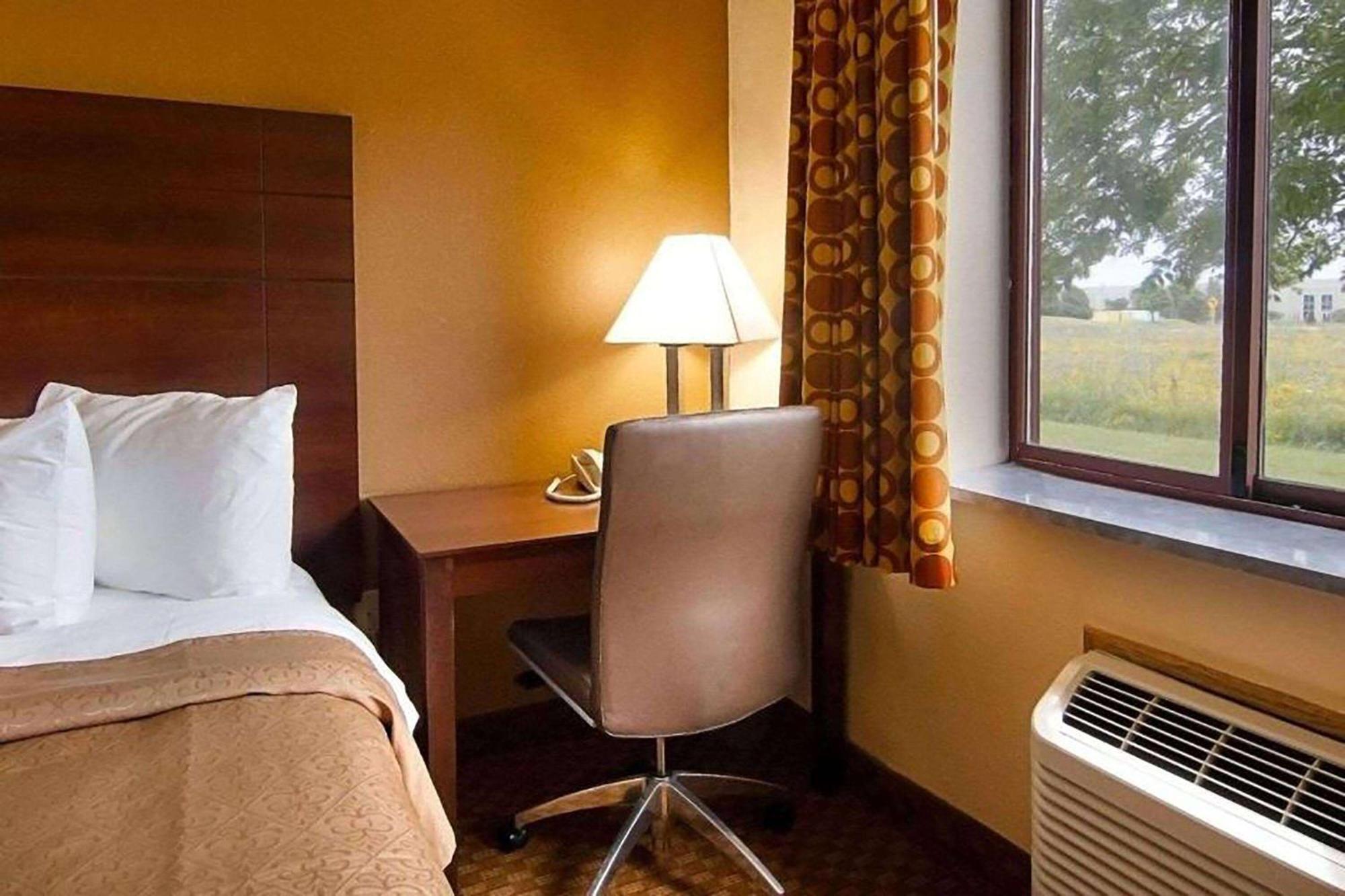 Super 8 By Wyndham Sturtevant Racine Exteriér fotografie